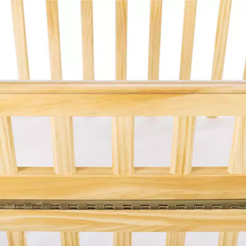 Lit de bébé compact et portable en bois avec 2 roues verrouillables, passe les portes, naturel