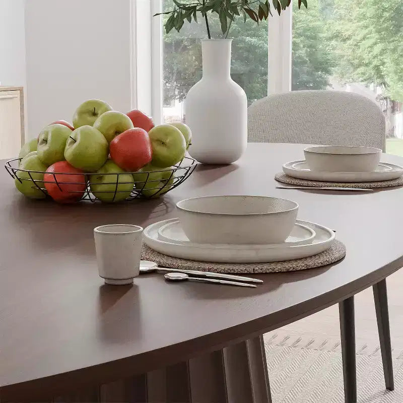 Table à manger ovale en bois massif 67x33.5 avec piètement conique élégant pour 6 personnes