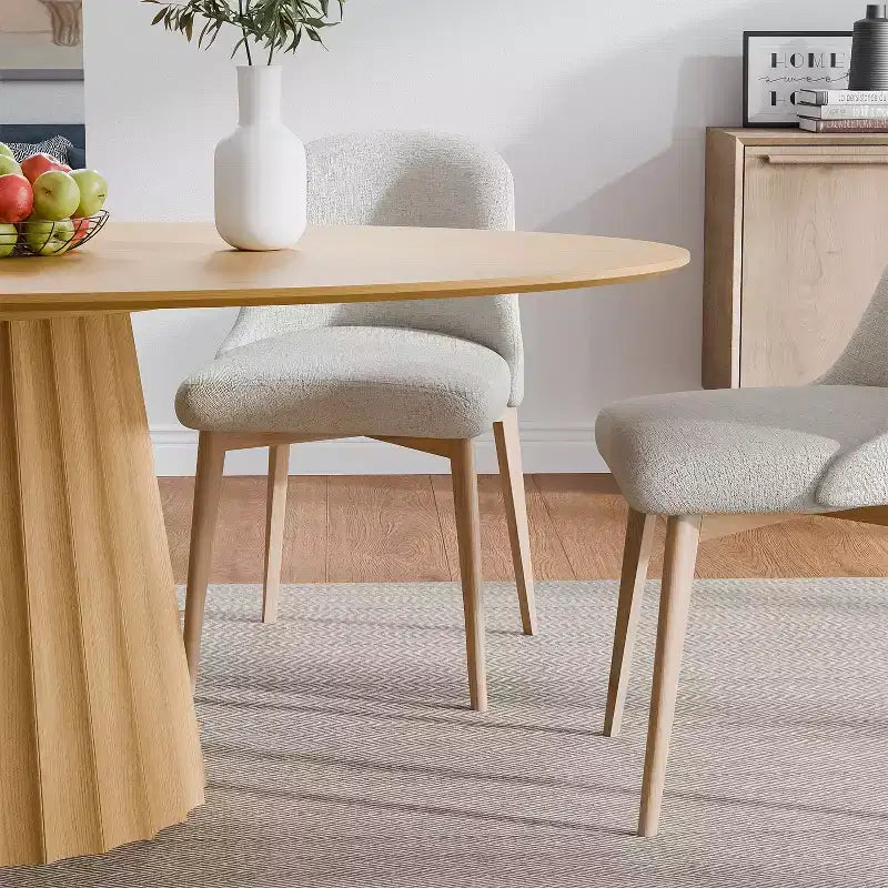 Table à manger ovale en bois massif 67x33.5 avec piètement conique élégant pour 6 personnes