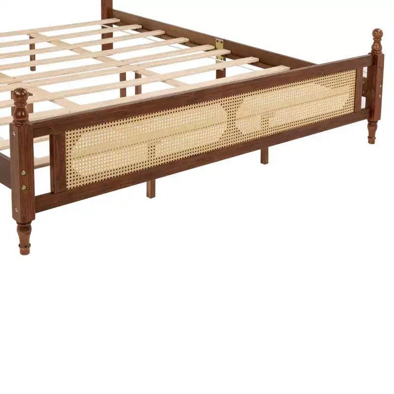Lit en bois King Pine avec tête et pied de lit en rotin, marron