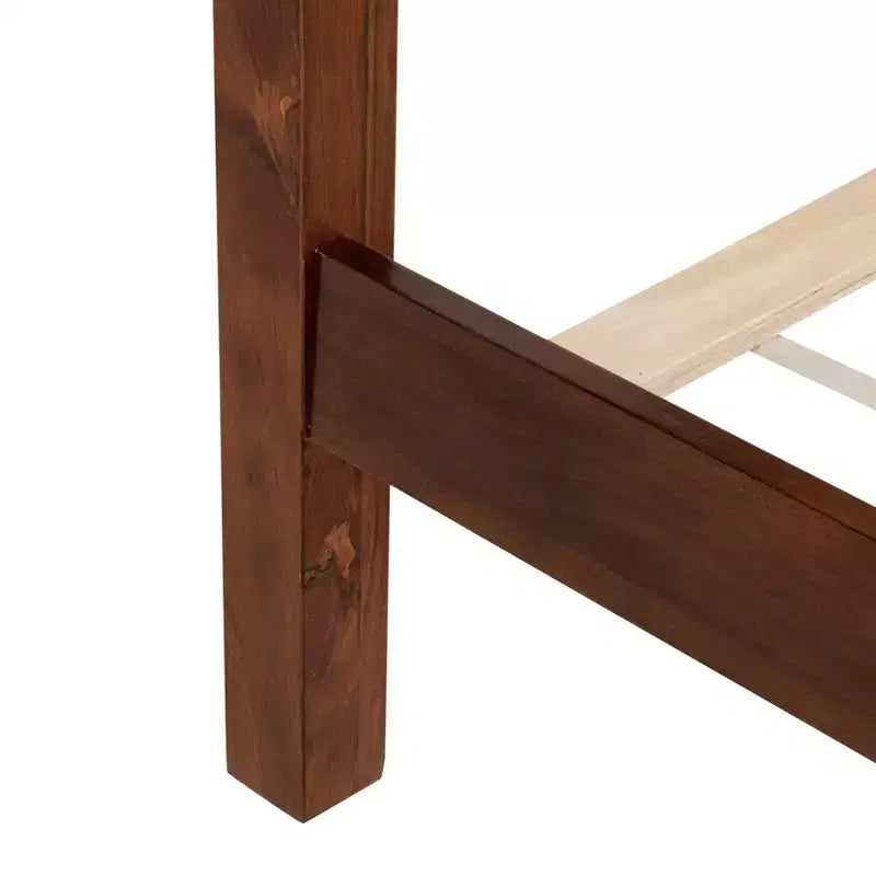 Lit en bois King Pine avec tête et pied de lit en rotin, marron