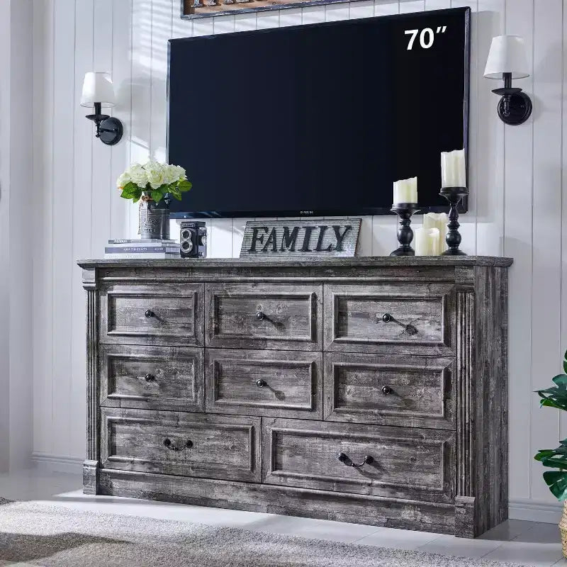 Commode de ferme de 155 cm avec 8 tiroirs et détails en colonnes romaines pour chambre à coucher