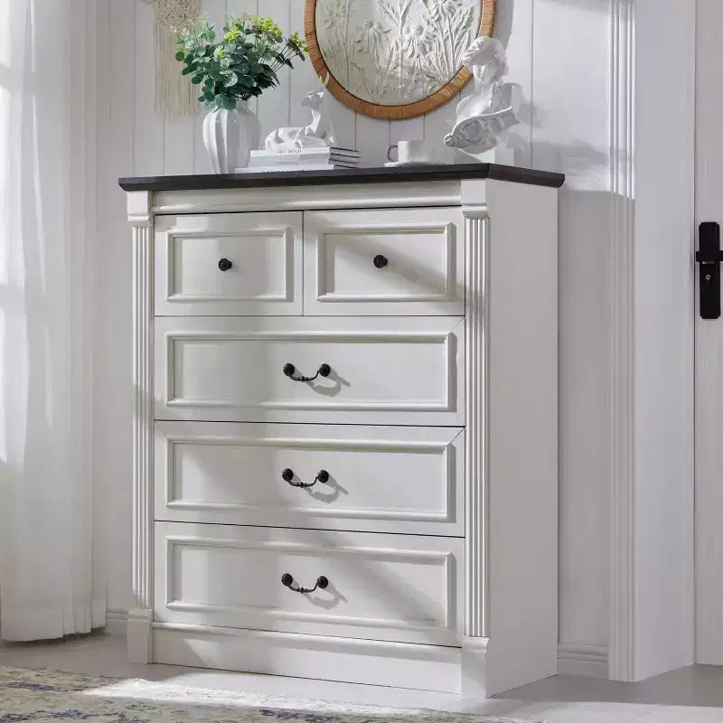 Commode de ferme de 46 po avec 5 tiroirs et détails de colonnes romaines pour chambre à coucher