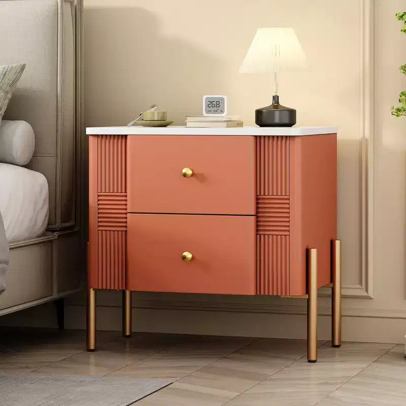 Table de chevet minimaliste moderne avec 2 tiroirs, poignées dorées et design texturé