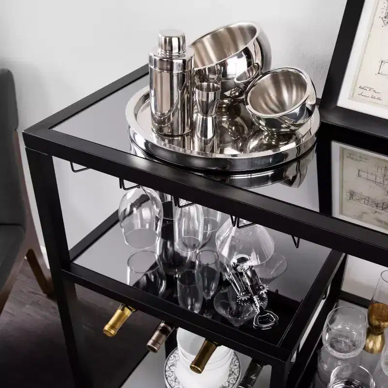 Desserte de bar noire avec étagères en verre fumé