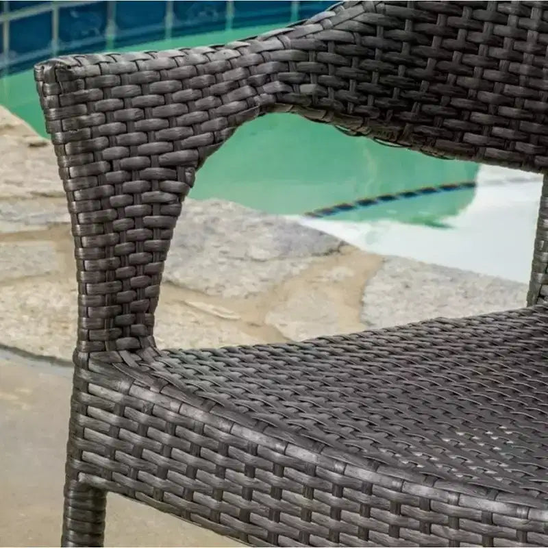 Fauteuil empilable en rotin PE gris, résistant aux intempéries, peu encombrant pour le patio